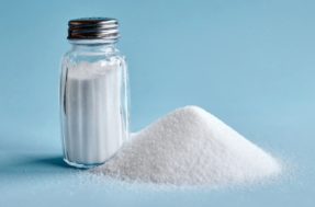 10 problemas da sua casa que você pode resolver com um copo de sal