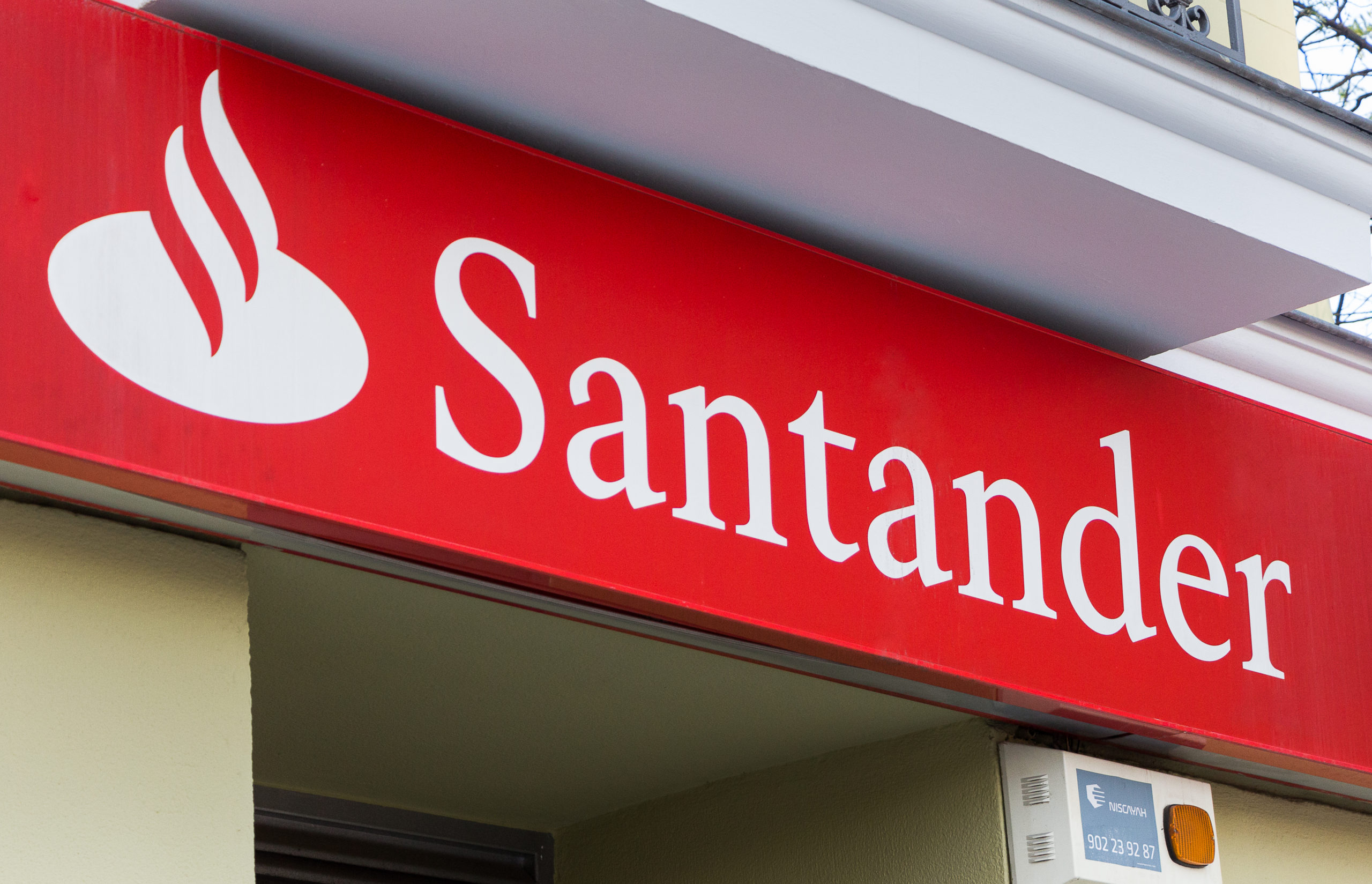 Trainee Santander: banco abre vagas e oferece salário de R$ 8,3 mil