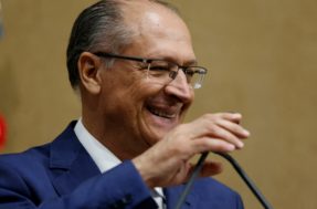 Com dois cargos no Executivo, Alckmin recebe dois salários?