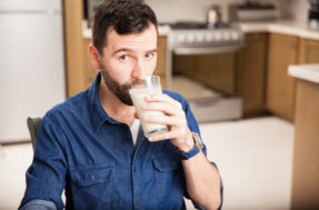 Homem pede copo de leite em jantar romântico e assusta companheira; entenda