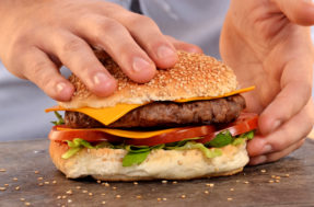 O que NÃO comer para evitar colesterol ruim; lista dos 6 piores alimentos