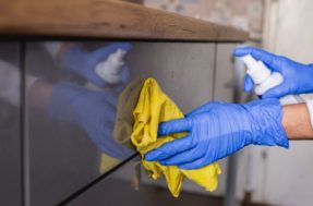 Desinfetante caseiro BARATO e EFICAZ: economize na hora da limpeza