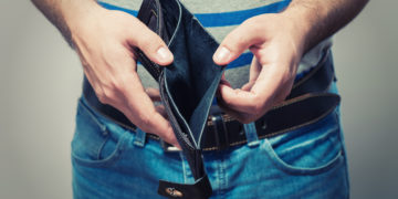 Mais de 40% do orçamento no Brasil é para alimentação e combustível