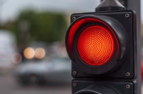 Nova LEI sinal vermelho: É permitido furar sinal vermelho?