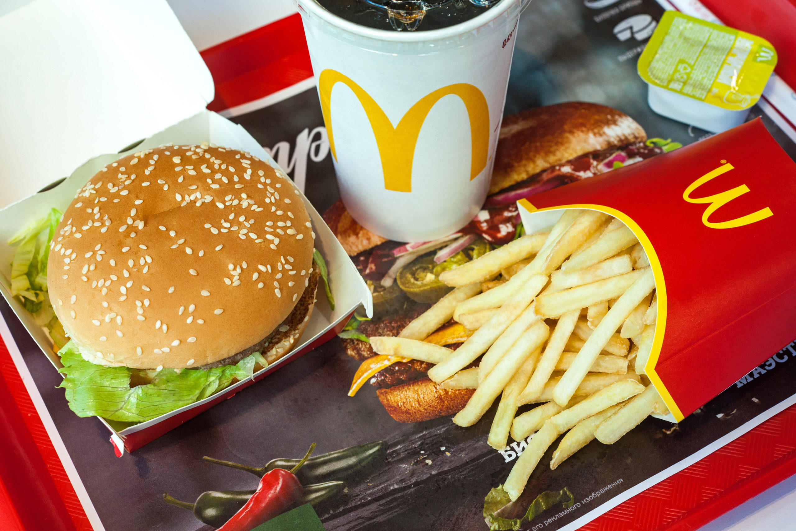 Até 1000 calorias de vez: ESTE lanche do McDonald's é um pesadelo