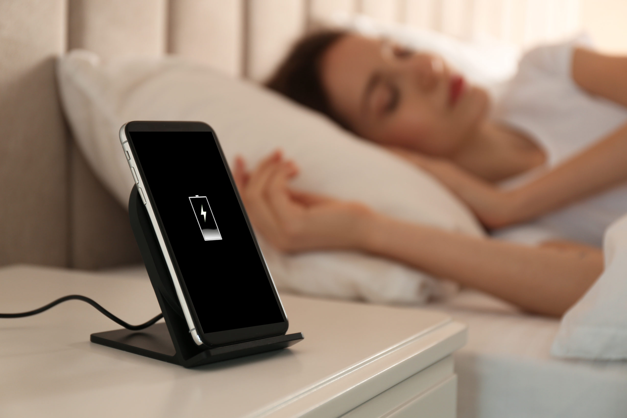 Можно на зарядке на ночь. Charging in Bed.