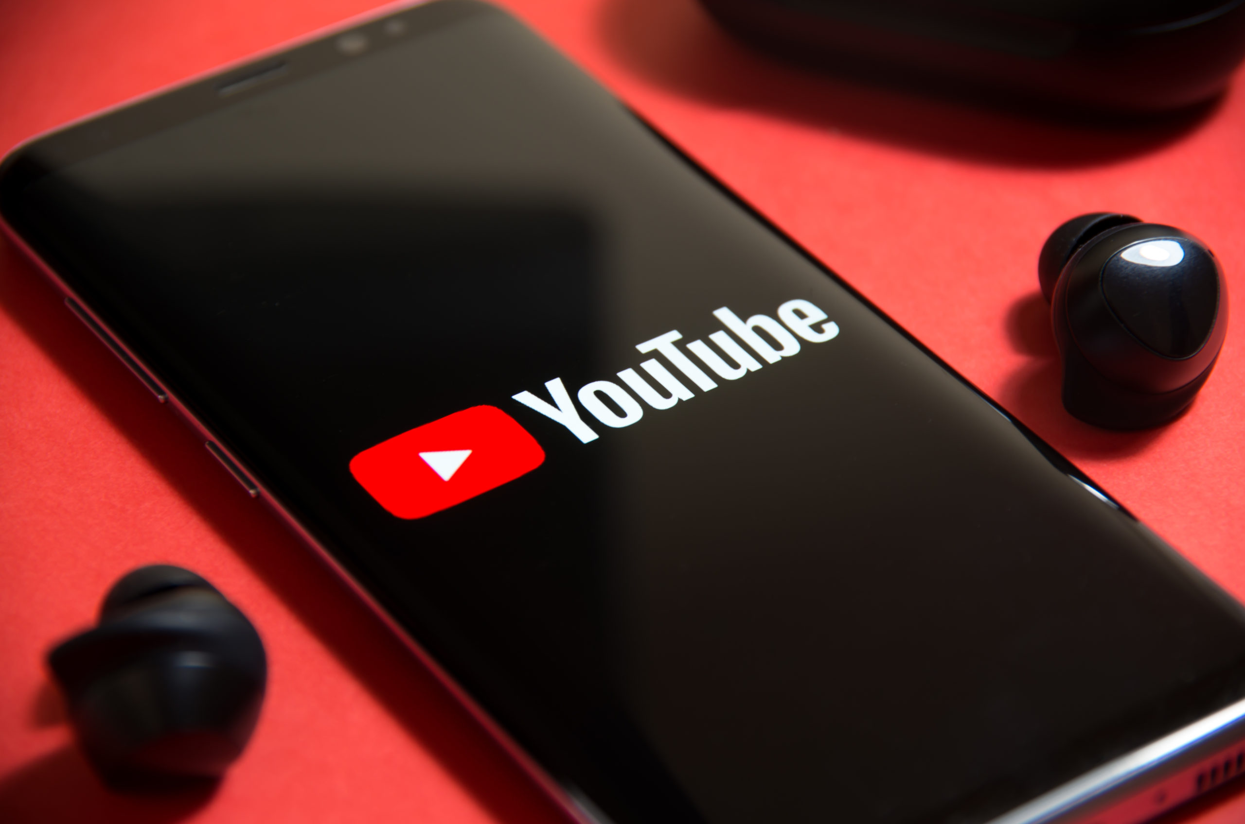 Após atualização do YouTube, plataforma ameaça deletar contas de fãs