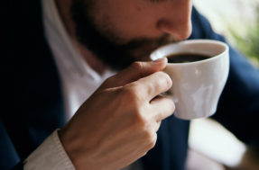 ‘E funciona?’: pessoas se surpreendem com resultado de mistura entre café e sal
