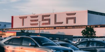 Musk não para! Tesla anuncia produção de novo modelo de automóvel