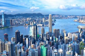 Governo de Hong Kong vai dar 500 mil passagens aéreas gratuitas; veja como conseguir