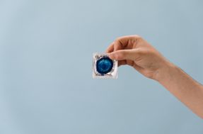 Anvisa suspende lotes de preservativos da Blowtex por falha em testes