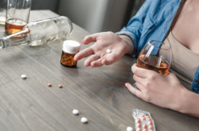 Risco iminente: ESTES medicamentos não podem ser tomados com álcool