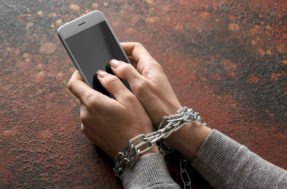 Jovem decide ficar 1 mês sem celular e resultados são chocantes