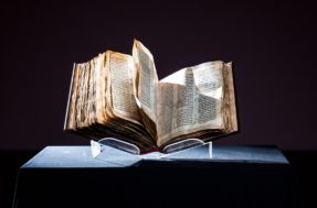 US$ 50 milhões: leilão da Bíblia mais antiga do mundo atinge valor inacreditável