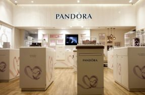 Pandora SURPREENDE clientes e dá braceletes de graça em ação especial