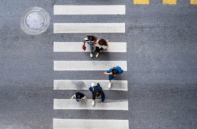 Pedestres devem ser prioridade no trânsito, diz CTB; mas como é na prática?