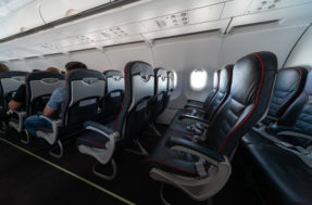 Beliche em aviões: projeto quer mudar jeito de viajar da classe econômica