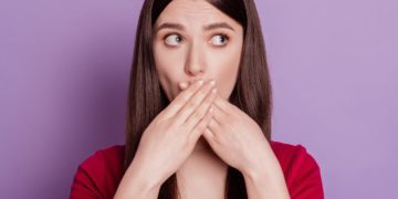 Todo corpo fala: 6 sinais de que a pessoa está mentindo sem pudor