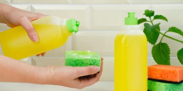 Mistura caseira TURBINA detergente de louça e garante economia no dia a dia