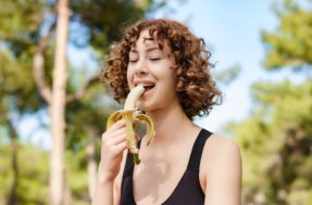 Truque da banana com água morna para emagrecer: mito ou verdade?