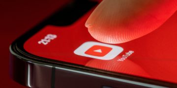 YouTube Music lança botão 'milagroso' que baixa até 200 música de uma só vez