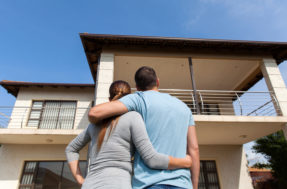 Moradia 2023: afinal, é melhor comprar ou alugar uma casa este ano?