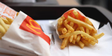 'Nojento': cliente pede batata frita do McDonald's e encontra algo absurdo