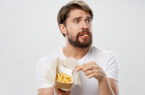 Cuidado com o combo: batata frita e pastel podem causar ansiedade e depressão