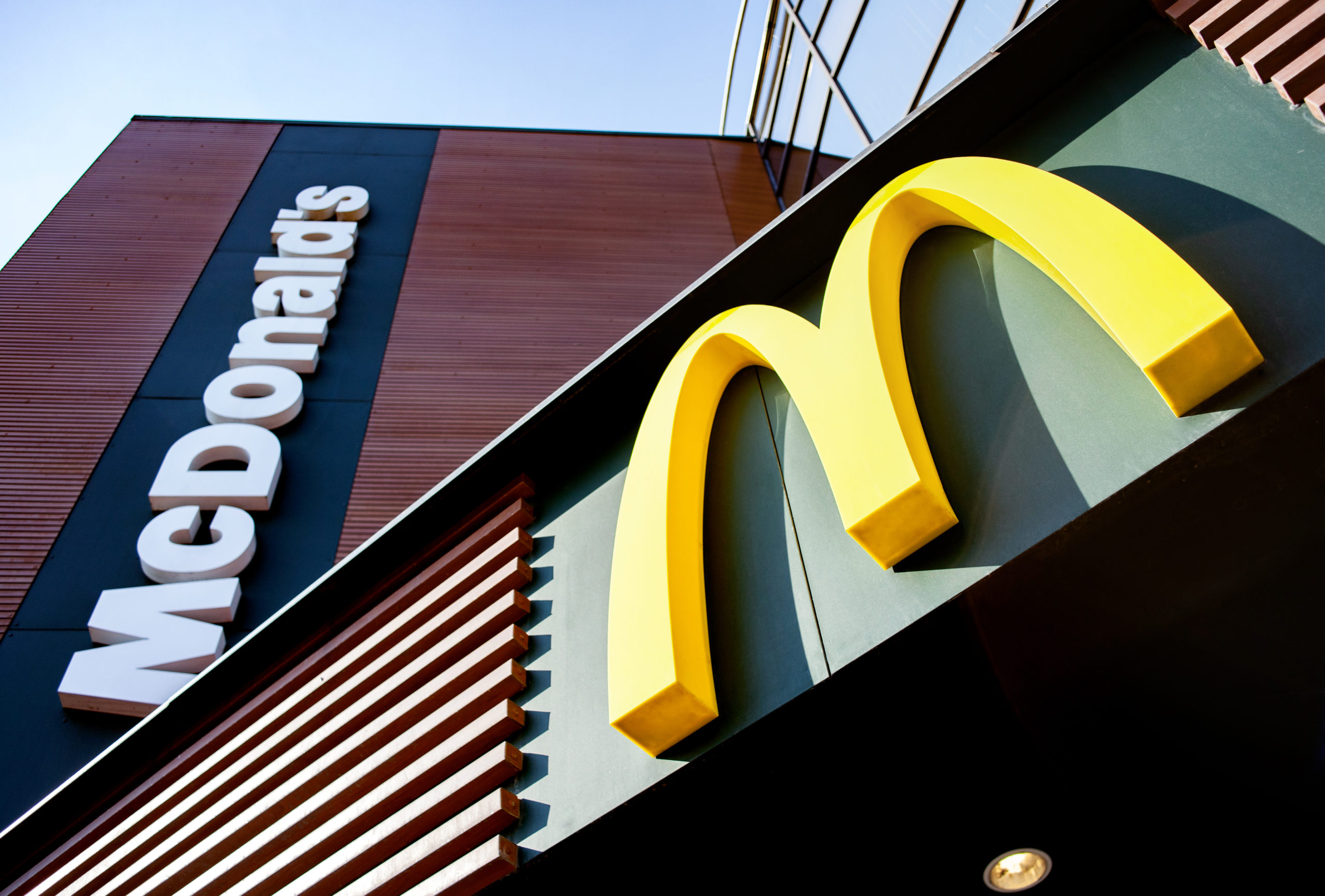 Demissões e novo cardápio: o que está acontecendo com o McDonald's?