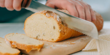 Pão caseiro de liquidificador prático e delicioso é SUCESSO no café da manhã