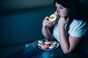 Comer açúcar demais ‘vicia’ o cérebro e deixa ele dependente, diz estudo