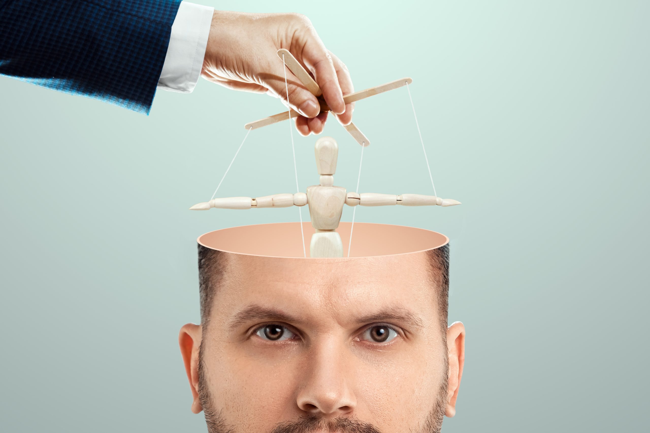 Controlled person. Controlled person. Control person. Manipulative picture. манипуляция людьми.