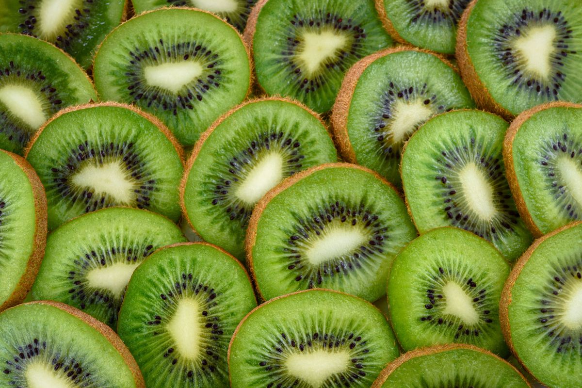 Frutas que aumentam a massa muscular: Kiwi
