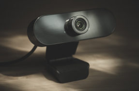Invasão de privacidade: saiba quando sua webcam se torna uma espiã