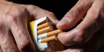 Custo do vício: 'fumantes gastam 10% do salário com cigarro', diz estudo