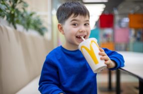 CRIME! Crianças de 10 anos são encontradas trabalhando de madrugada no McDonald’s