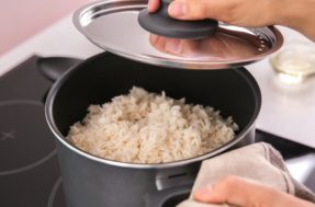 O segredo dos chefs para evitar que a água do arroz transborde da panela