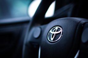 Novo carro da Toyota faz 26,3 km por litro e volta a aquecer o mercado 