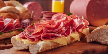 Como é feita a mortadela