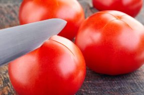ESTE é o segredo dos restaurantes para descascar tomate em segundos