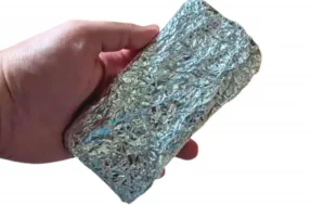 POR QUE as pessoas estão embrulhando o celular com papel alumínio?