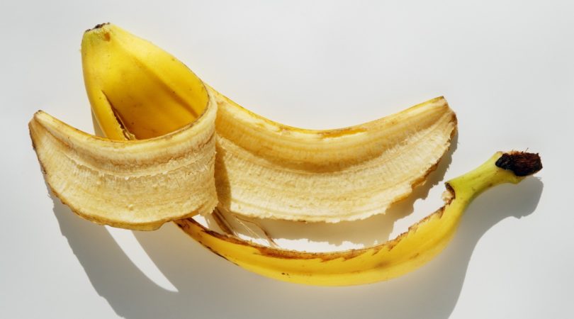 Saiba qual é o nome do ‘fio’ da banana e por que não jogá-lo fora