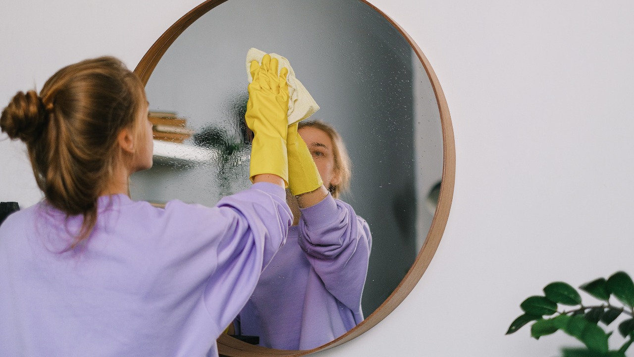Como limpar espelhos