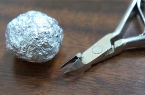2 motivos valiosos para ter papel alumínio por perto antes de fazer as unhas
