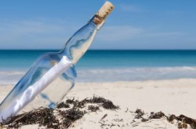 Do mistério à emoção: casal encontra garrafa na praia que revela segredo comovente