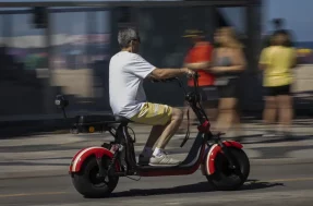 ‘Absurdo’: regulamentação das scooter pelo Contran gera polêmica
