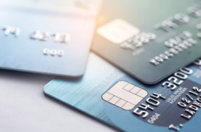Bancos nacionais já oferecem cartões de crédito e contas internacionais
