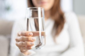 Os 10 melhores horários para beber água que vão TURBINAR sua saúde