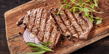 Veja quais são os melhores métodos para deixar o bife de carne macio