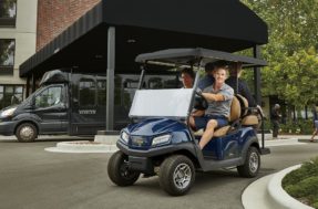 Nos EUA: carrinhos de golfe elétricos substituem veículos e ESTE é o motivo